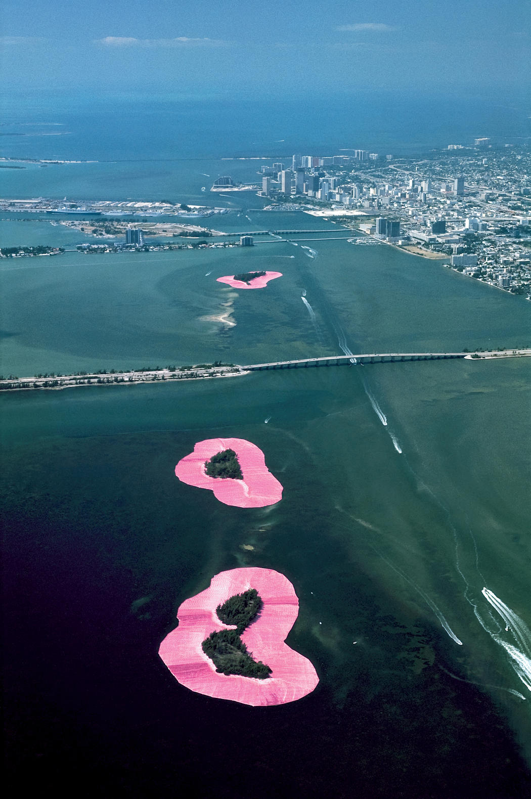 2 Surrounded Islands Islas Rodeadas Christo y Jeanne Claude. Miami. 1983